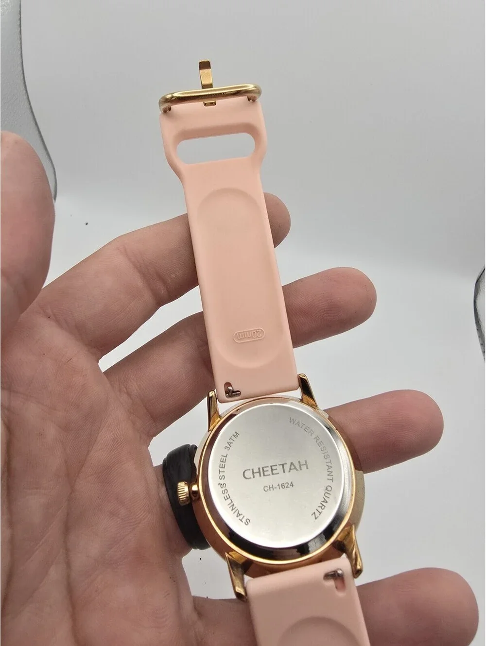 CHEETAH Quartz Analog Watch Gold Tone SS Case White Dial Pink Silicone Strap 30m